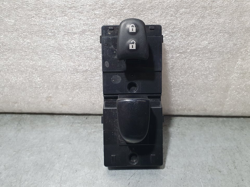 NISSAN Qashqai 2 generation (2013-2023) Front Right Door Window Switch SINREF 22047365