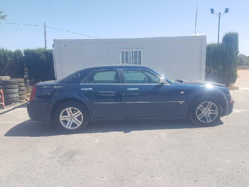 CHEVROLET 300C 1 generation (2005-2011) Pravé predné hmlisté svetlo 04805859AA 18687701