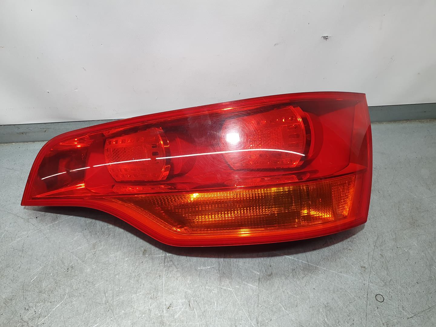 AUDI Q7 4L (2005-2015) Rear Right Taillight Lamp 4L0945094 18712420