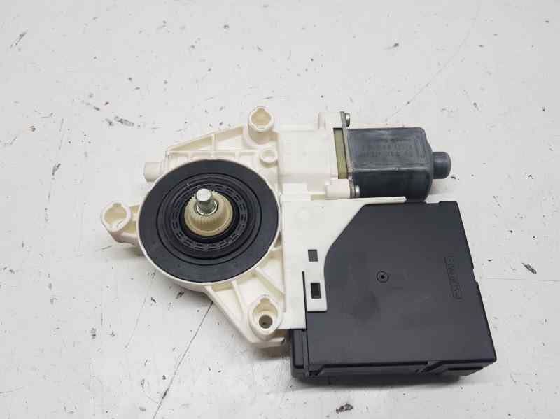 VOLKSWAGEN Tiguan 1 generation (2007-2017) Front Right Door Window Control Motor 5N0959702G 23625583