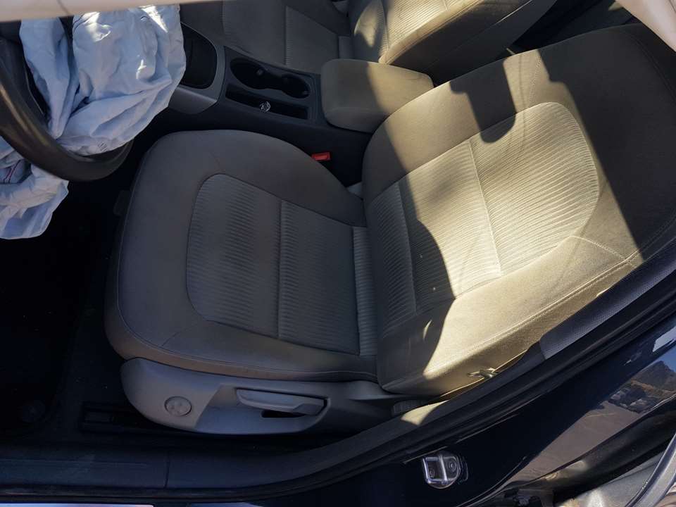 AUDI A4 B8/8K (2011-2016) Priekinė kairė sėdynė 24487226