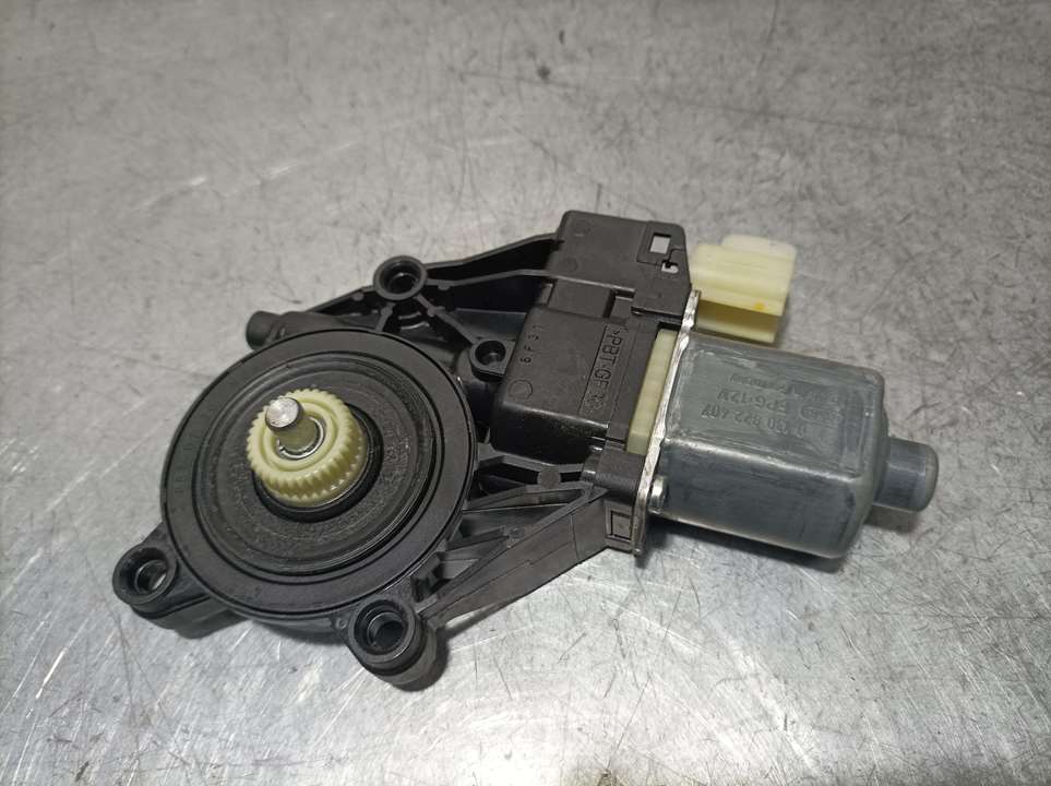 KIA Fiesta 5 generation (2001-2010) Moteur de commande de vitre de porte avant droite 8A6114553A,0130822407 23838476