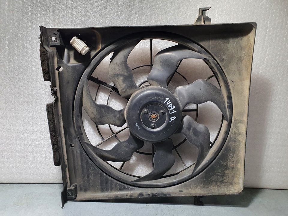 HYUNDAI i30 FD (1 generation) (2007-2012) Difūzoriaus ventiliatorius SINREF 22015395