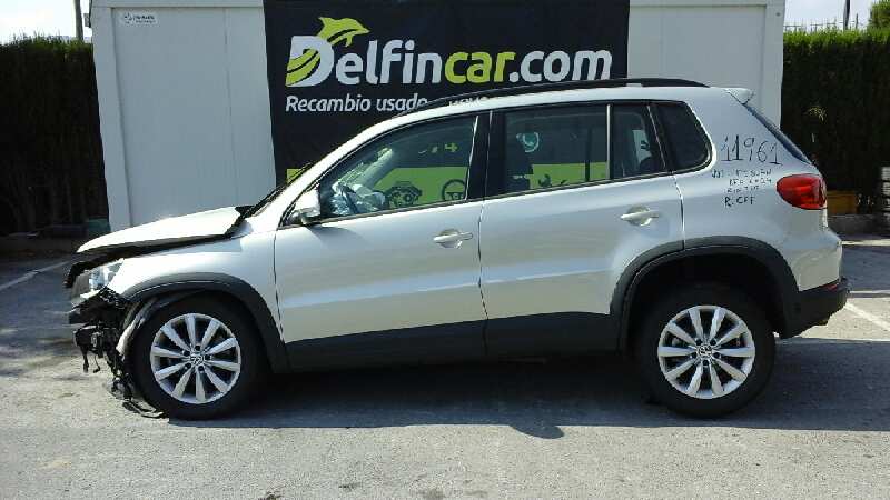 VOLKSWAGEN Tiguan 1 generation (2007-2017) Lève-vitre de porte arrière gauche 5N0959703F 20600189