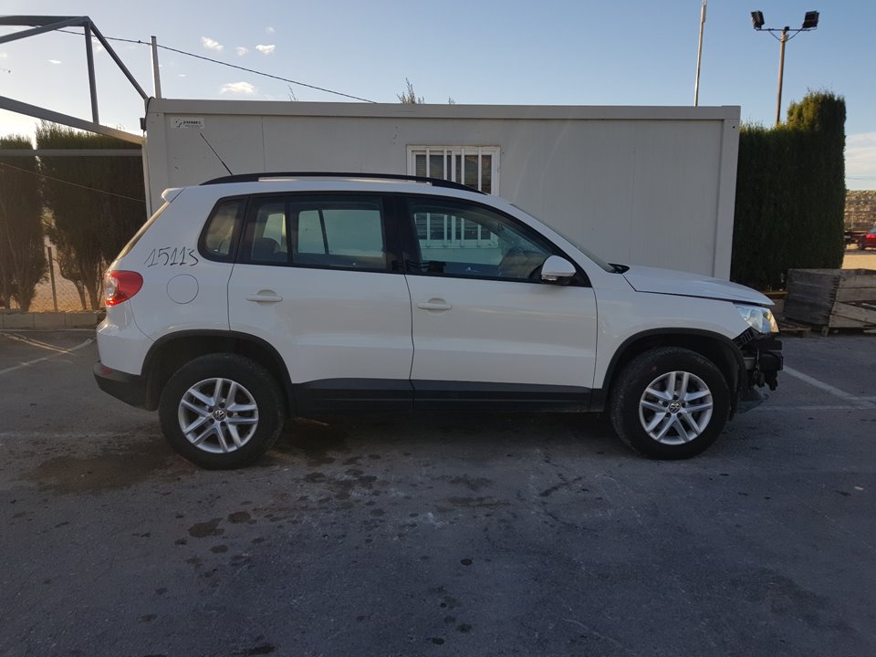 VOLKSWAGEN Tiguan 1 generation (2007-2017) Galinių dešinių durų stiklo pakelėjas 5N0839730K,910219120 23241384