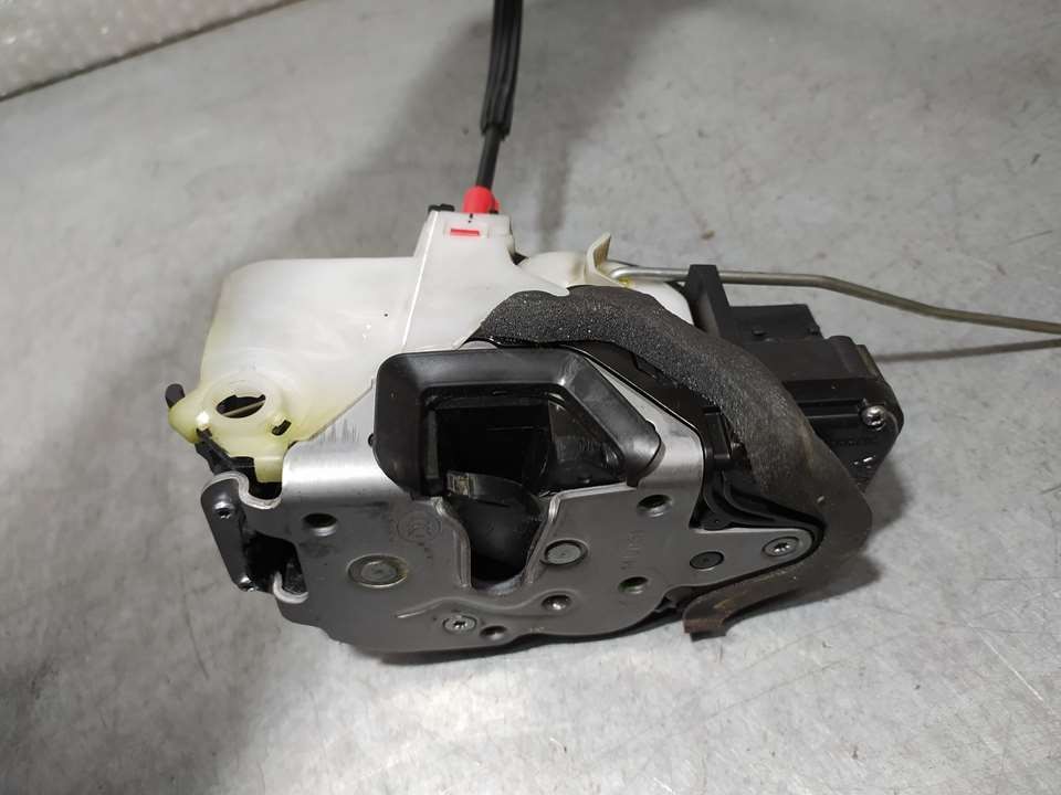 Serratura porta anteriore destra B16DTH 13579523 de Opel Zafira tourer c (p12) 2011-2016 136 CV - pieza usada