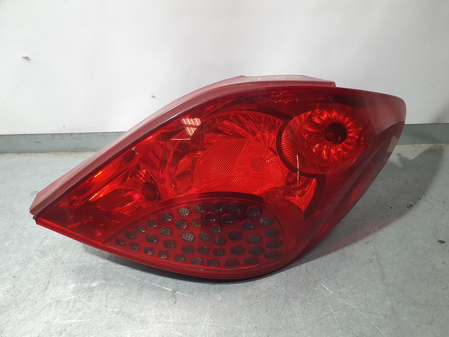 PEUGEOT 207 1 generation (2006-2009) Rear Right Taillight Lamp ROZADO 18706366