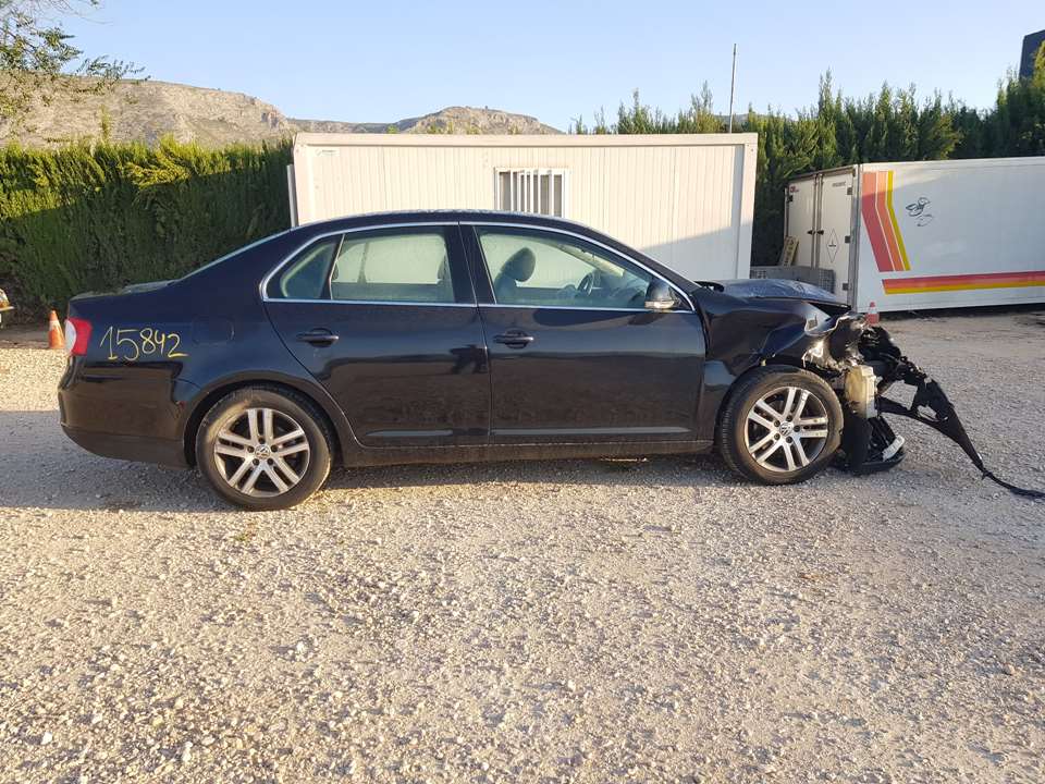 VOLKSWAGEN Jetta 2 generation (1984-1992) Дясно странично огледало 1K0857538 26567053