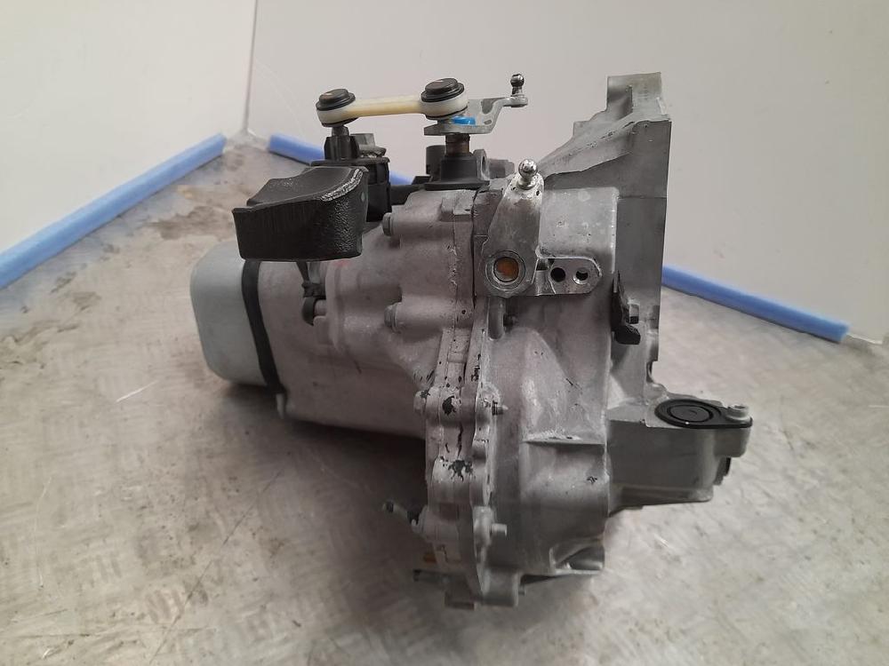 PEUGEOT 208 Peugeot 208 (2012-2015) Gearbox 20A704,1099736 23764000