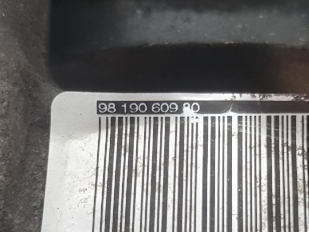 Pinza de freno trasera derecha YH01 9819060980 de Peugeot 3008 suv (mc_, mr_, mj_, m4_) 2016-2020 131 CV con 45291 km - pieza usada