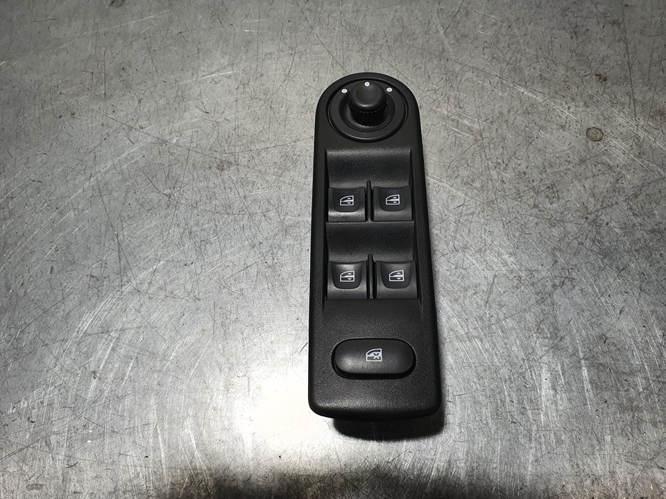 RENAULT Clio 4 generation (2012-2020) Front Left Door Window Switch SINREF 21483614