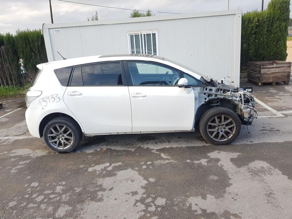 TOYOTA Verso 1 generation (2009-2015) Радиатор интеркулера 1271003521 23350501