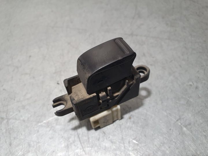 NISSAN Almera N16 (2000-2006) Comutator de control geam ușă  dreapta spate SINREF 21432910