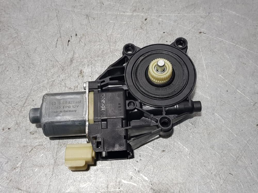 HYUNDAI Fiesta 5 generation (2001-2010) Moteur de commande de vitre de porte avant droite 8A6114553A 20607011