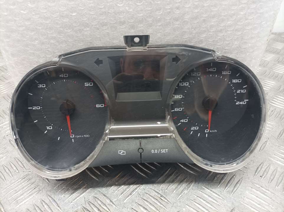 SEAT Ibiza 3 generation (2002-2008) Speedometer 6J0920801A, A2C53349080, VDO 24949353