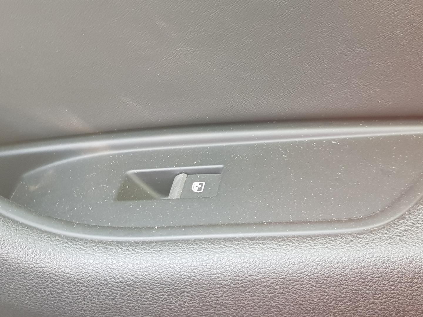 AUDI A5 Sportback Кнопка стеклоподъемника передней правой двери 21011728