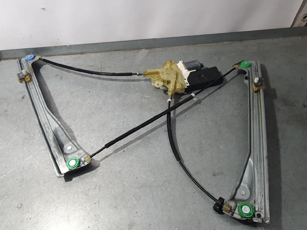 RENAULT Laguna 3 generation (2007-2015) Front Right Door Window Regulator 807000002R 23625201