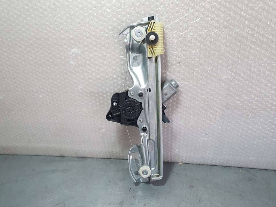 RENAULT Megane 3 generation (2008-2020) Aizmugurējo kreiso durvju logu pacēlājs 827218403R 25220185