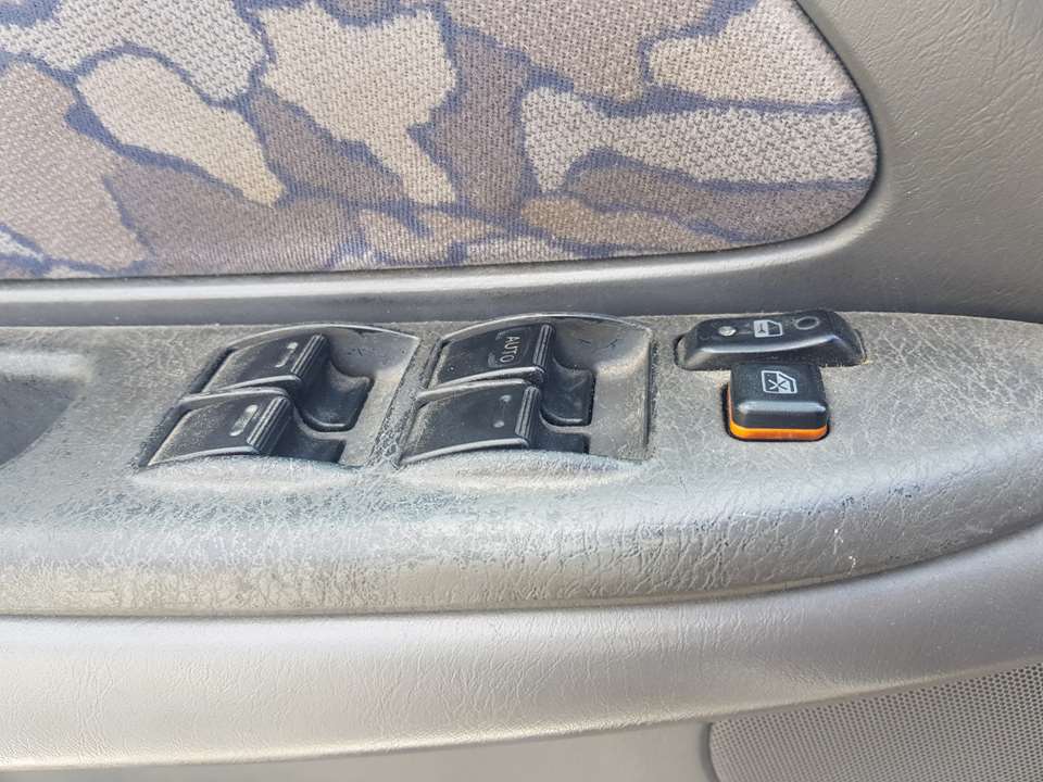 TOYOTA Avensis 1 generation (1997-2003) Front Left Door Window Switch 25196265