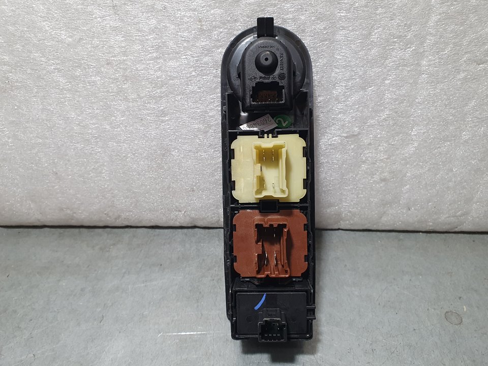 RENAULT Clio 4 generation (2012-2020) Front Left Door Window Switch SINREF 21483614