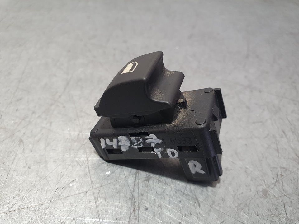 PEUGEOT 3008 1 generation (2010-2016) Rear Right Door Window Control Switch SINREF 18751307