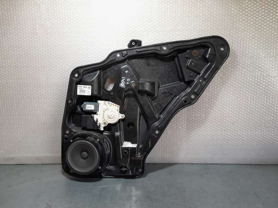 VOLKSWAGEN Tiguan 1 generation (2007-2017) Regulator de geam ușă dreapta spate 5N0839730P 24673981