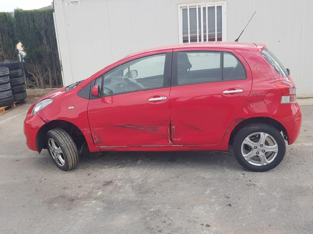 TOYOTA Yaris 2 generation (2005-2012) Priekšējo kreiso durvju logu pacēlājs 857020F010, 2621002730 23660128