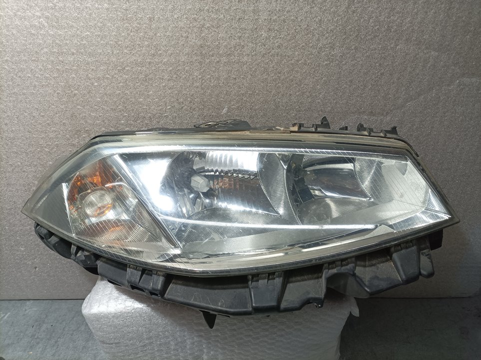 VAUXHALL Megane 2 generation (2002-2012) Front Right Headlight PATASROTAS 23622956