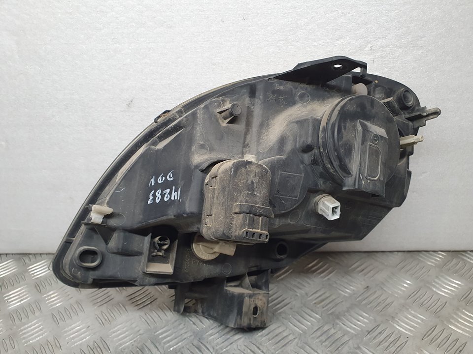 NISSAN Front Right Headlight 8200236591,VALEO 24060925