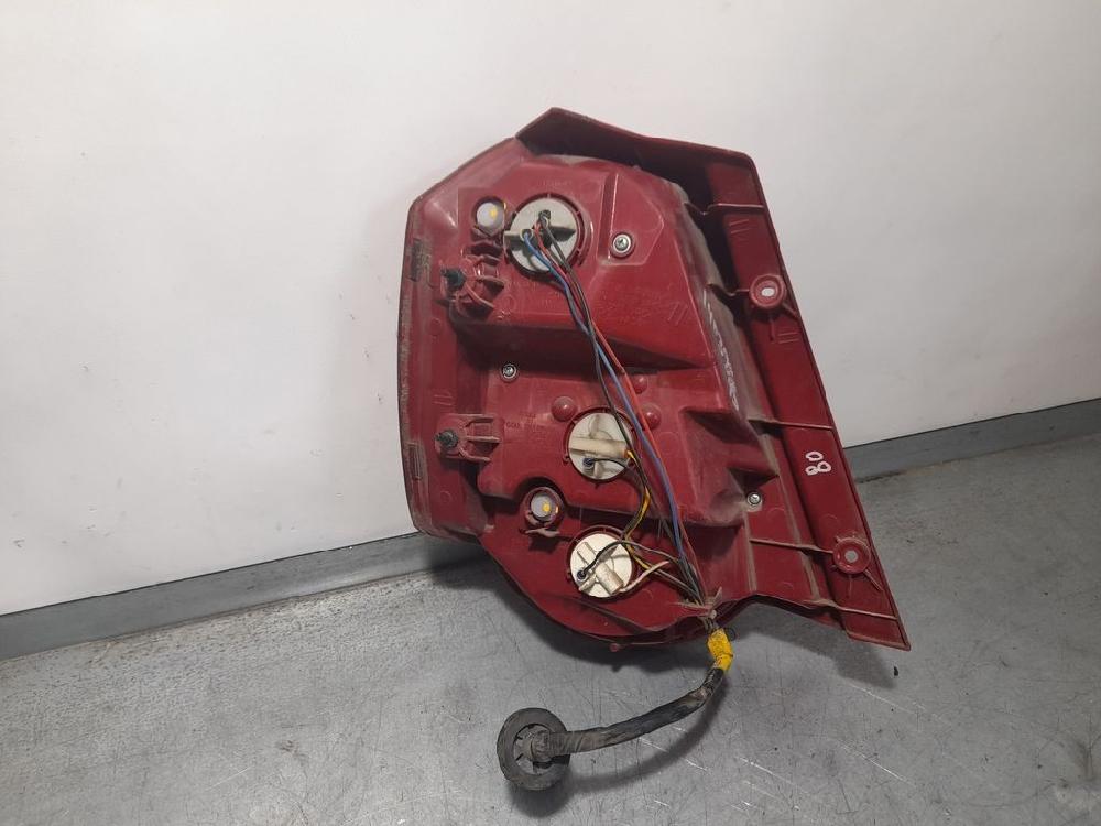 Piloto trasero derecho B12D1 95952067 de Chevrolet Aveo / kalos hatchback (t250, t255) 2006-2012 84 CV - pieza usada