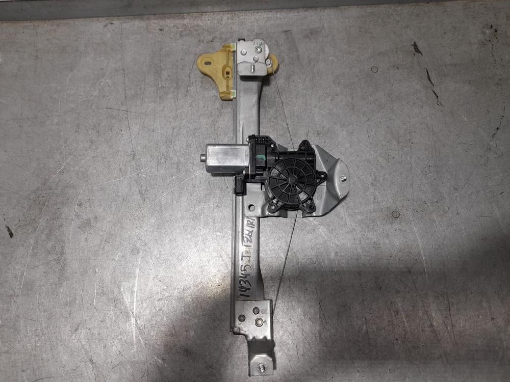 RENAULT Clio 4 generation (2012-2020) Rear left door window lifter 827012973R 23630224