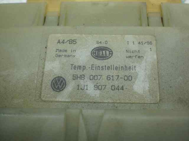 VOLKSWAGEN Passat B5 (1996-2005) Ilmastonhallintayksikkö 5HB00761700 18427448