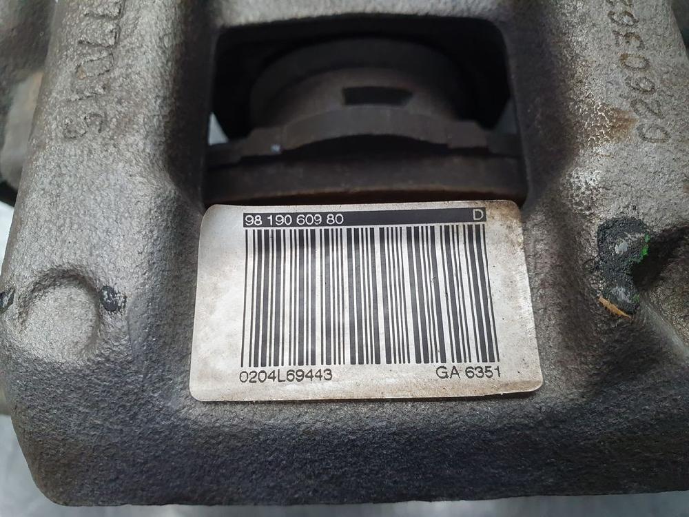 Pinza de freno trasera derecha YH01 9819060980 de Peugeot 3008 suv (mc_, mr_, mj_, m4_) 2016-0 131 CV con 22850 km - pieza usada