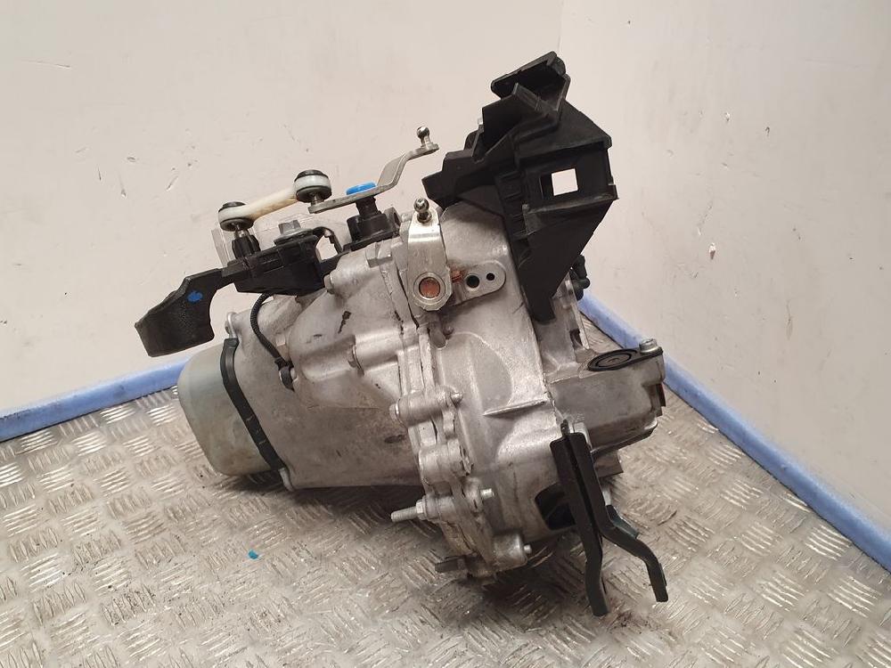 PEUGEOT 208 Peugeot 208 (2012-2015) Gearbox 20A704,1050050 18341498