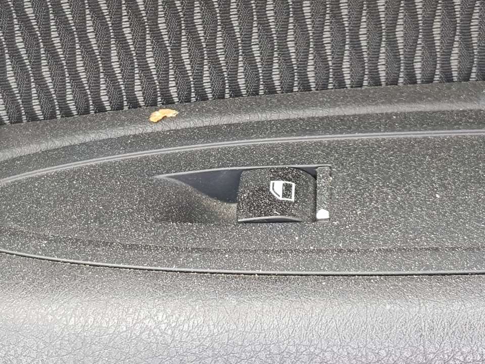 BMW 1 Series F20/F21 (2011-2020) Priekinių dešinių durų langų pakėlimo mygtukai 23954313