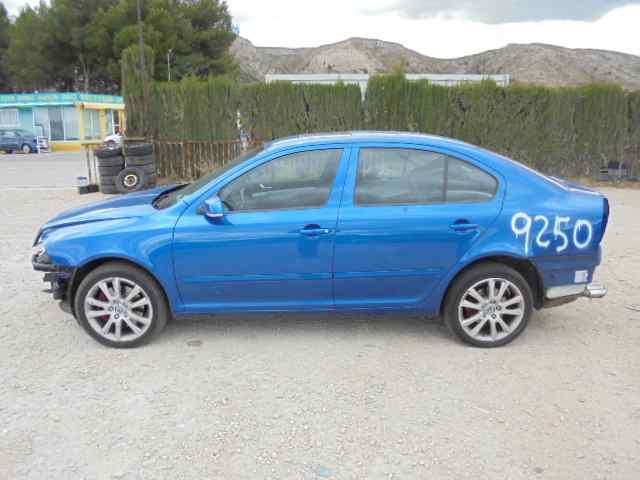 SKODA Octavia 2 generation (2004-2013) Охлаждающий радиатор 1K0121251EH 18504532