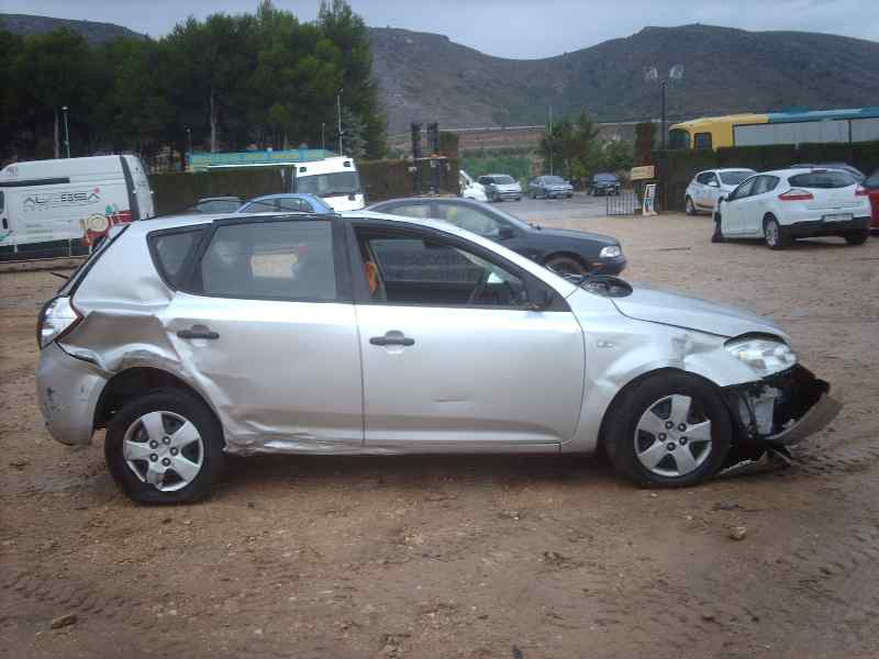 KIA Cee'd 1 generation (2007-2012) Debitmetru de aer 281642A401 18452678