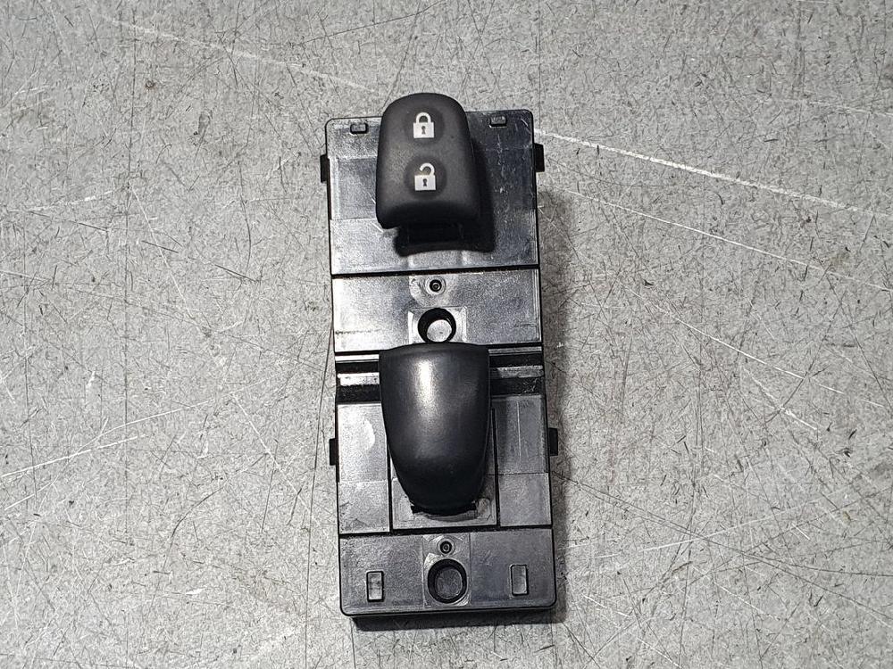 NISSAN Qashqai 2 generation (2013-2023) Front Right Door Window Switch SINREFERENCIA 23656475