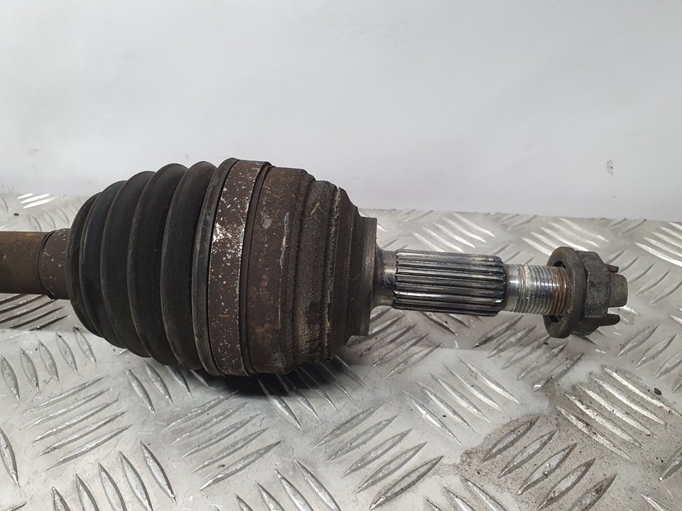 RENAULT Clio 3 generation (2005-2012) Front Right Driveshaft 8200499586 23624977