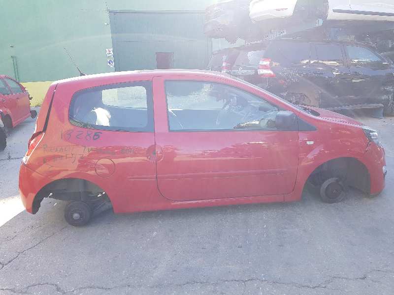 RENAULT Twingo 1 generation (1993-2007) Priekinis dešinys pusašis 8200684084 18689364