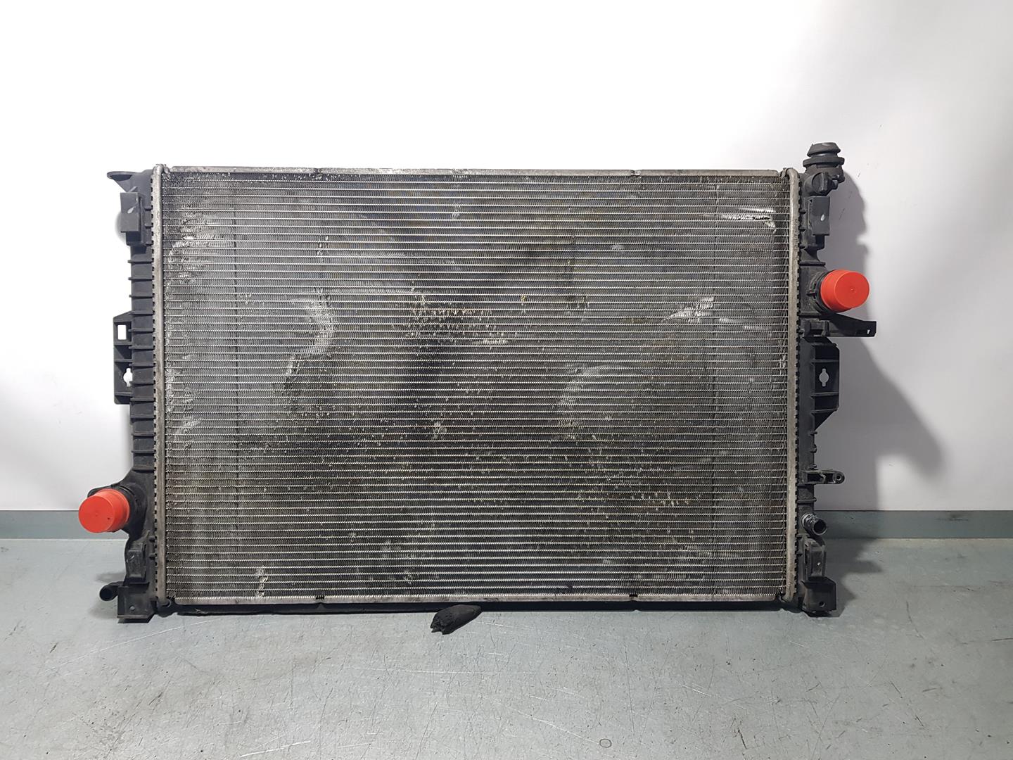 VOLVO XC60 1 generation (2008-2017) Охлаждающий радиатор 18704864