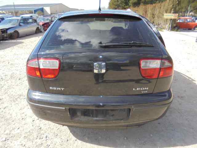 TOYOTA Leon 1 generation (1999-2005) Hudobný prehrávač bez GPS 1M0035186D 18502186