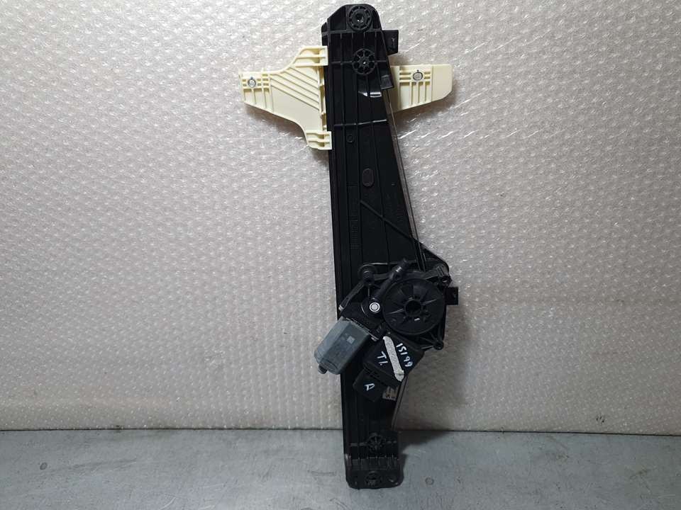 Alzacristalli posteriore sinistro HN05 9830389080 de Peugeot 3008 2016-2018 131 CV con 21879 km