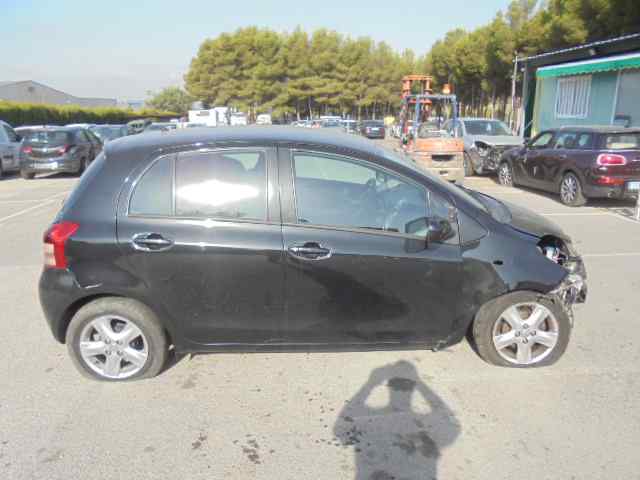 TOYOTA Yaris 2 generation (2005-2012) Priekšējā stikla tīrītāja mehānisms 851100D080, 5PINS 18569377