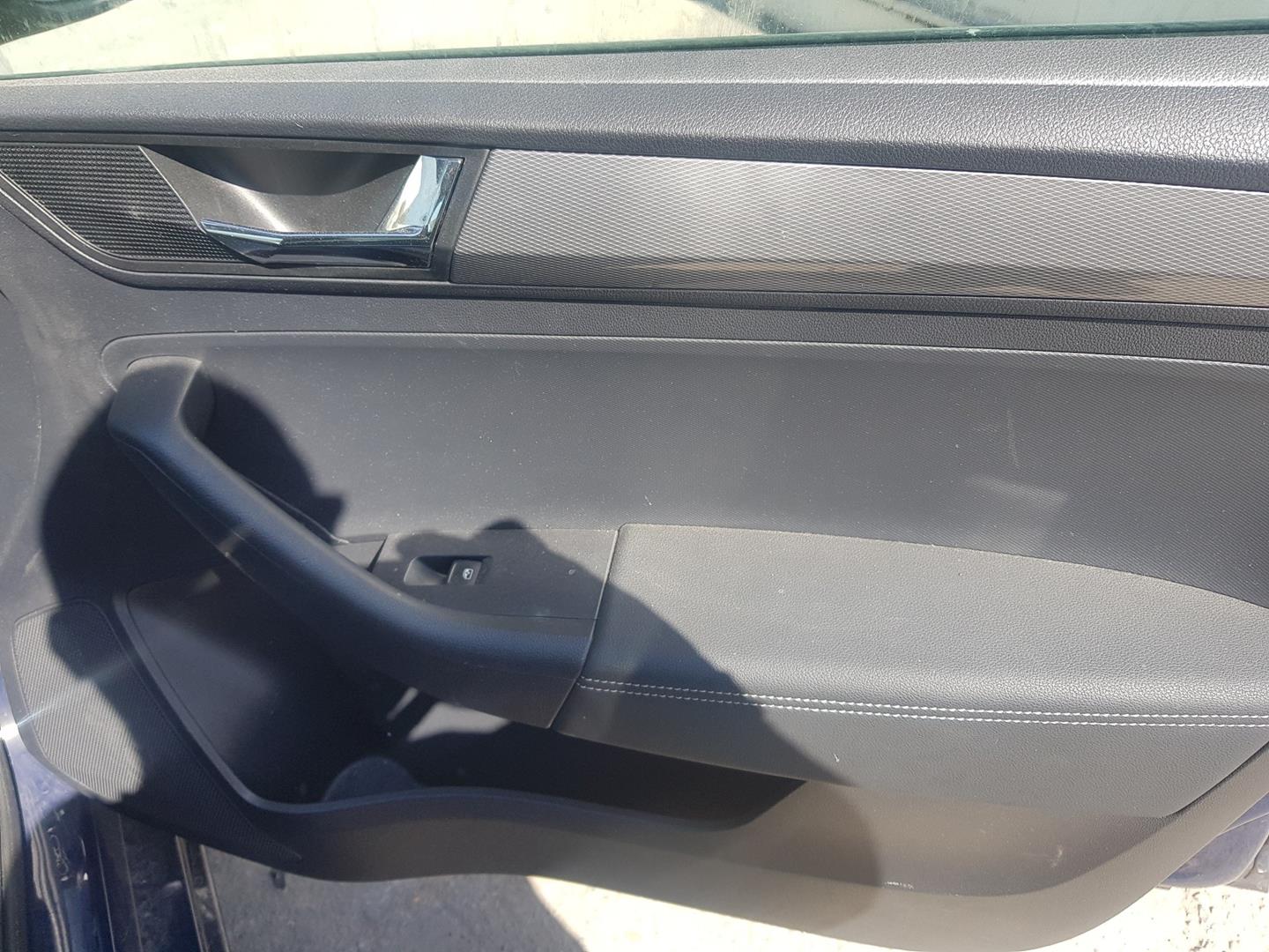 SEAT Toledo 4 generation (2012-2020) Priekinių dešinių durų stiklo pakelėjas ELECTRICO 23657358