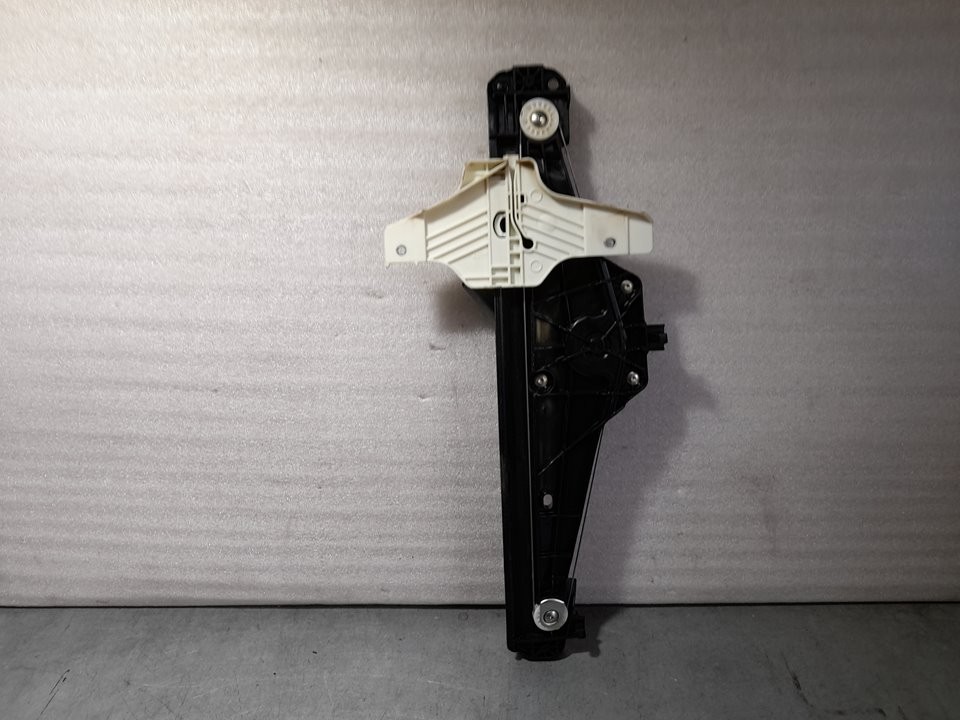 Alzacristalli posteriore sinistro YH01 9830389080 de Peugeot 3008 suv (mc_, mr_, mj_, m4_) 2016-0 131 CV con 42228 km - pieza usada