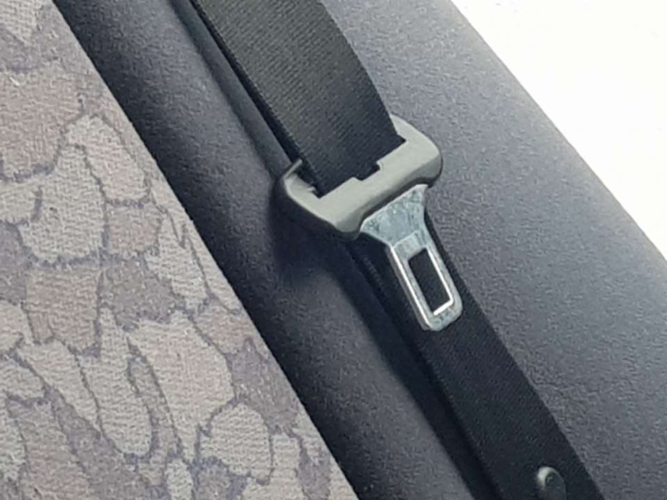 TOYOTA Avensis 1 generation (1997-2003) Rear Left Seatbelt 25196388