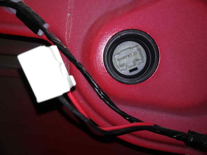 DAIHATSU Aizmugurējo kreiso durvju logu pacēlājs ELECTRICO6PINS 24014873