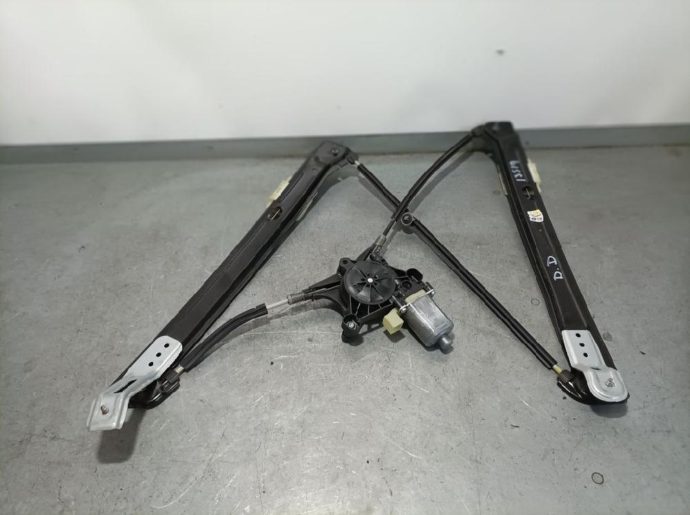 SEAT Ateca 1 generation (2016-2024) Front Right Door Window Regulator 575837462A 23620460