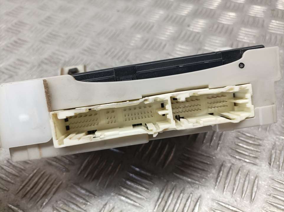 TOYOTA Yaris 3 generation (2010-2019) Fuse Box 892210D120,MB2380008621 25265156